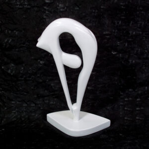 Peça Abstrata com Corpo em Curva