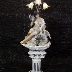 Candeeiro e Fonte com Cisne e Mulher