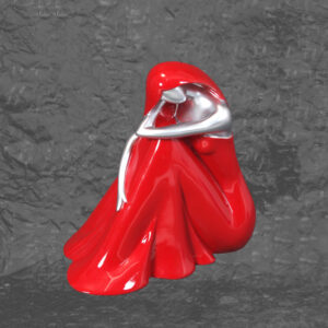 Estatueta de Mulher Sentada de Vermelho